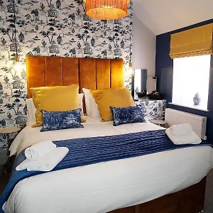 Sea Watch Seafront Holiday House Holiday home The Mumbles