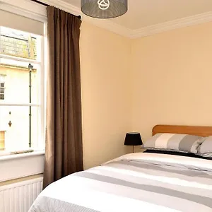 Apartment **spotless, Bright 2 Double Bed, Period Features**, Bath